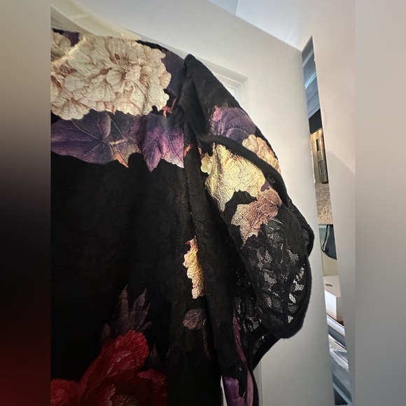 The Odells Floral Lace Top| Sz M - Picture 7 of 11